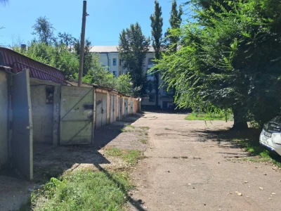 Капітальний гараж на 96 кварталі, у дворі будинку Гагаріна 21