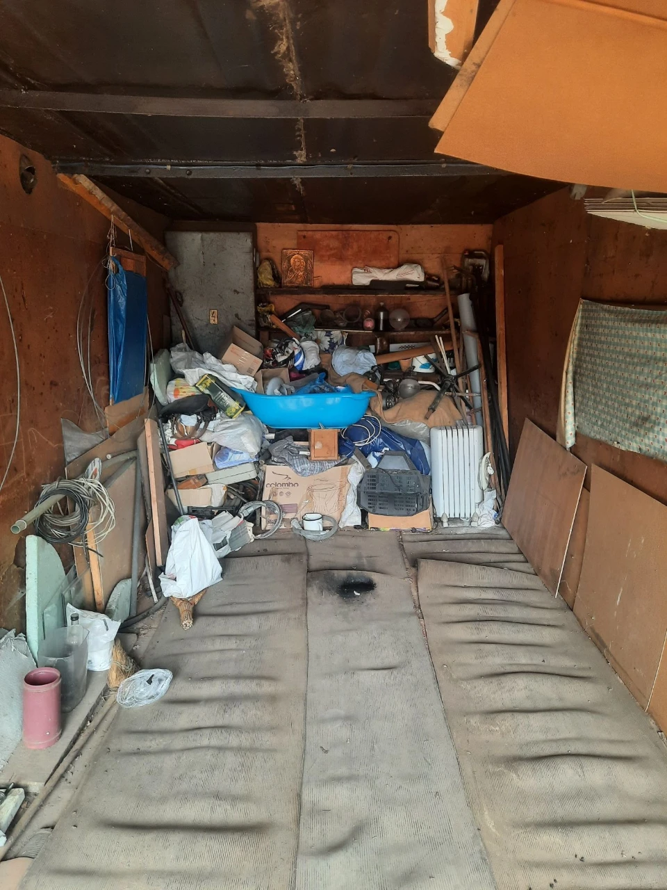 Garage in the area of the hotel Kiev