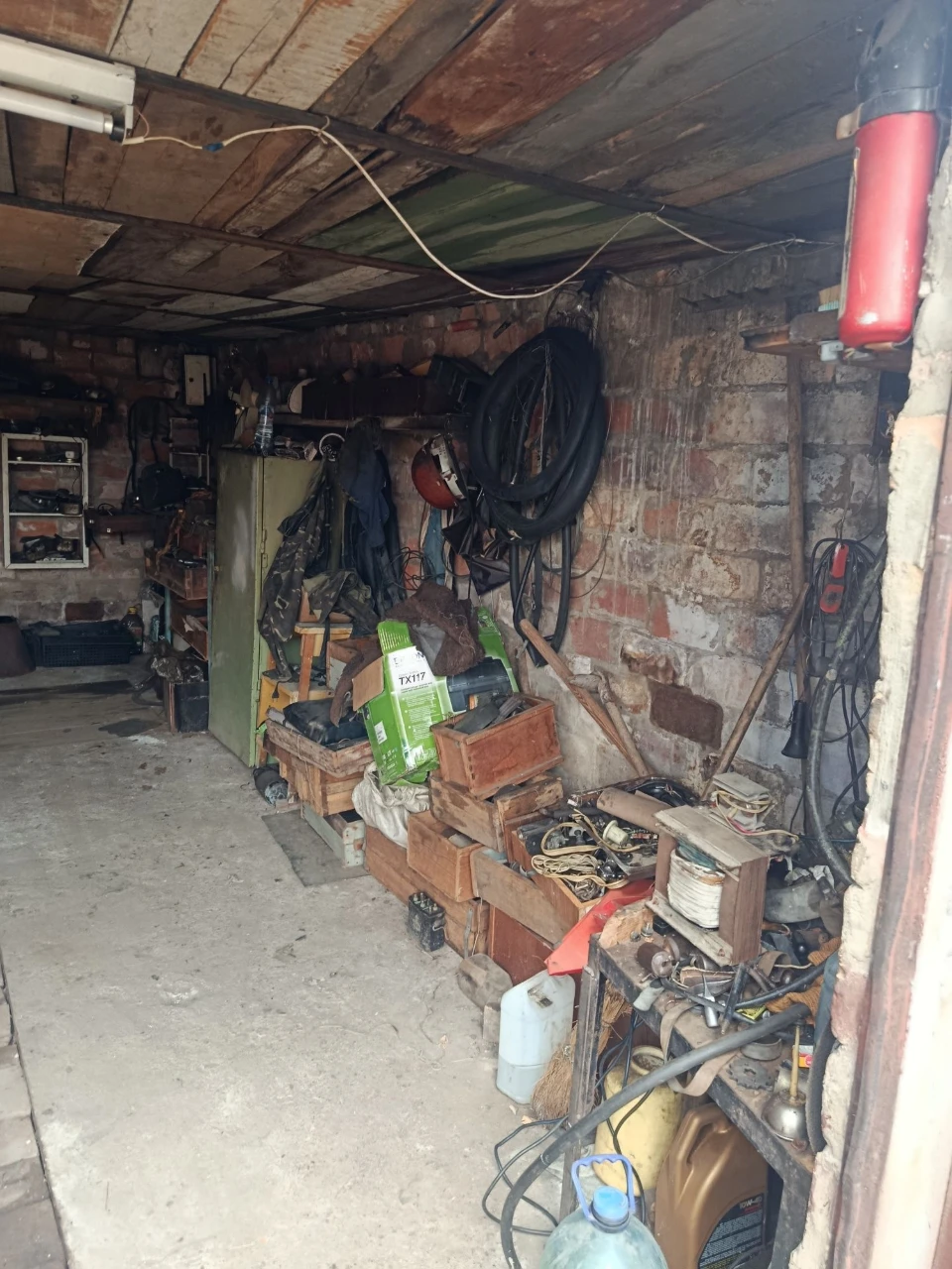 Garage in area 5, in a pit