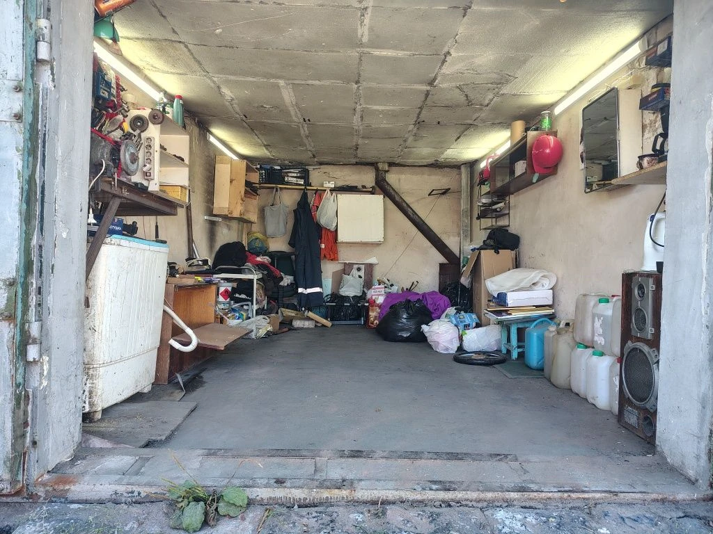 Garage near the chemical plant, district 11, school