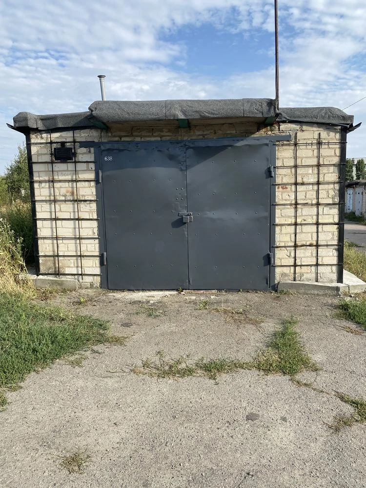 Garage in the "Motor" community