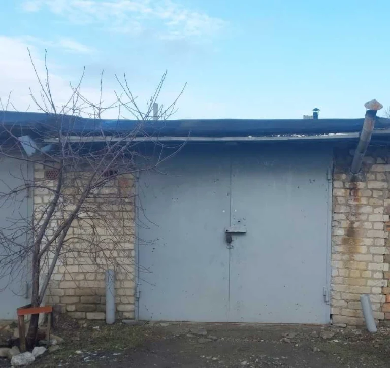 For Sale: Garage #571, "Nadezhda"