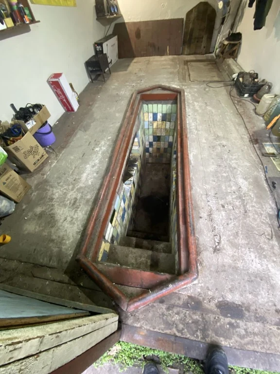 Garage for Car Enthusiast 2 exchange for car or motorcycle equipment. No rent