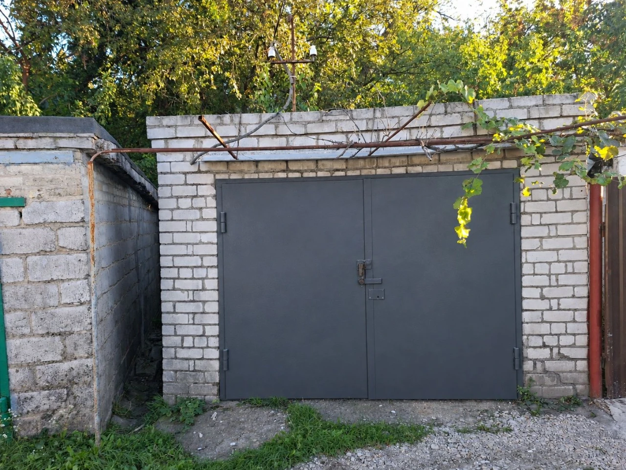 Продается капитальный гараж в г. Синельниково, микрорайон