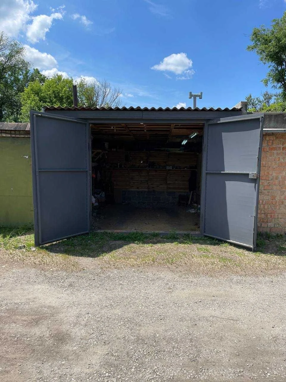 Продам гараж капітальний район ЖБК