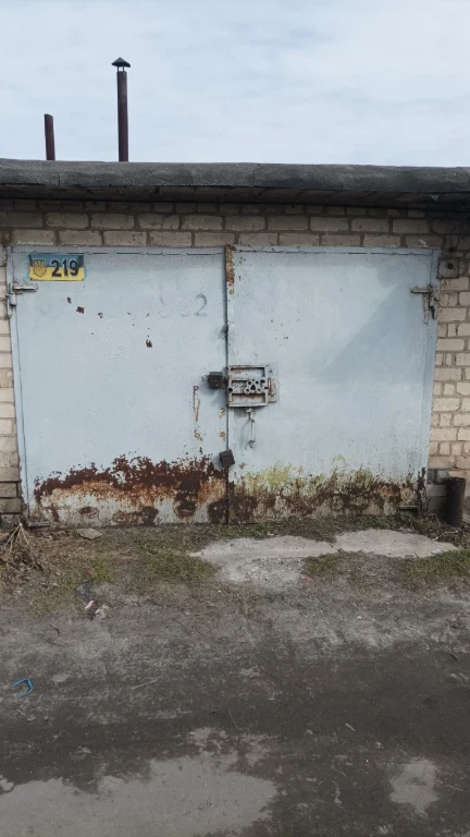 Продам гараж район 5 школы