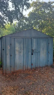Garage for sale, Market
