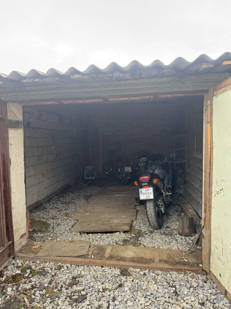 For sale: Garage in good condition