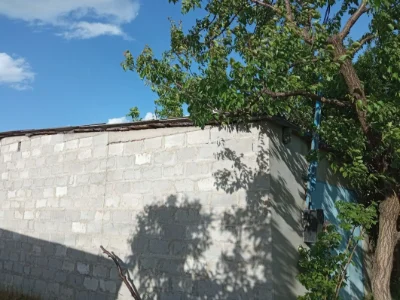 Капитальный гараж с землёй.