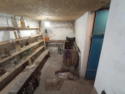 Капитальный гараж с землёй.