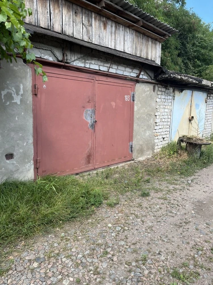 Продам гараж у гаражному кооперативі в районі заводу ЗБШ