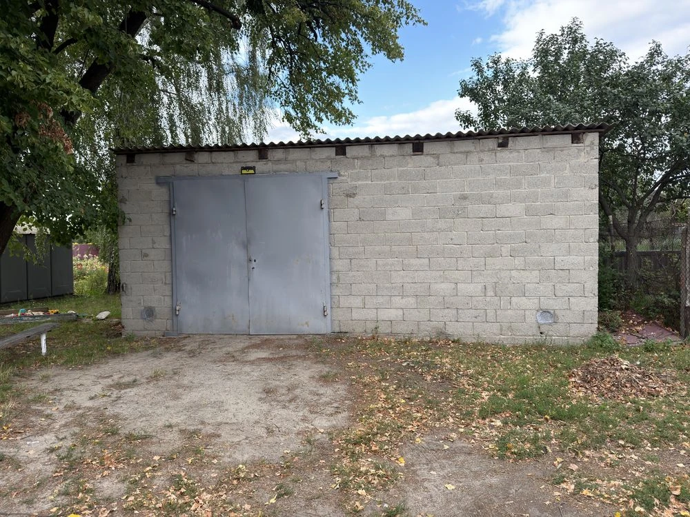 Продам просторий гараж 86 м у центрі міста