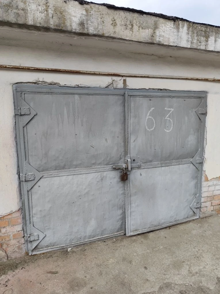 Selling Brick Garage in Green.