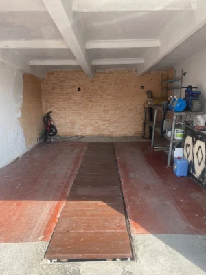 Garage in the city center with documents.