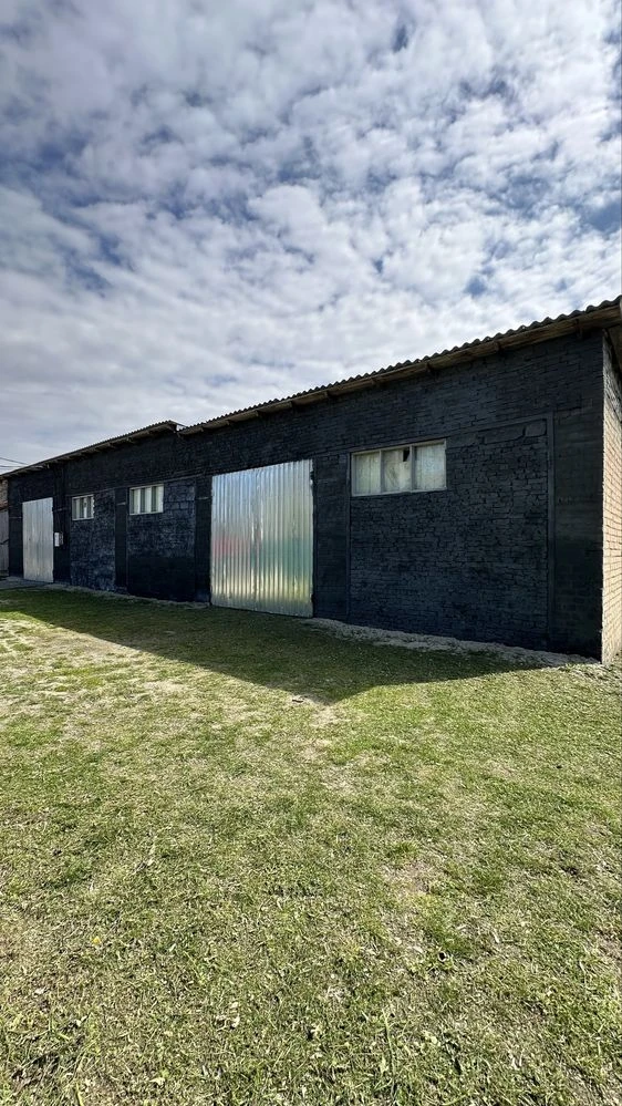 Warehouse - Garage in the center