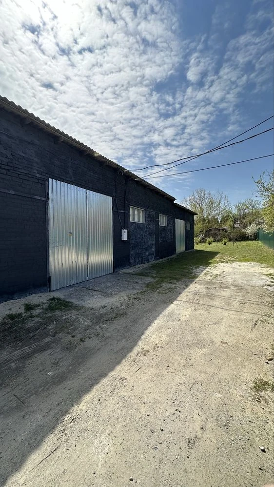 Warehouse - Garage in the center