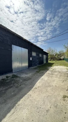 Warehouse - Garage in the center