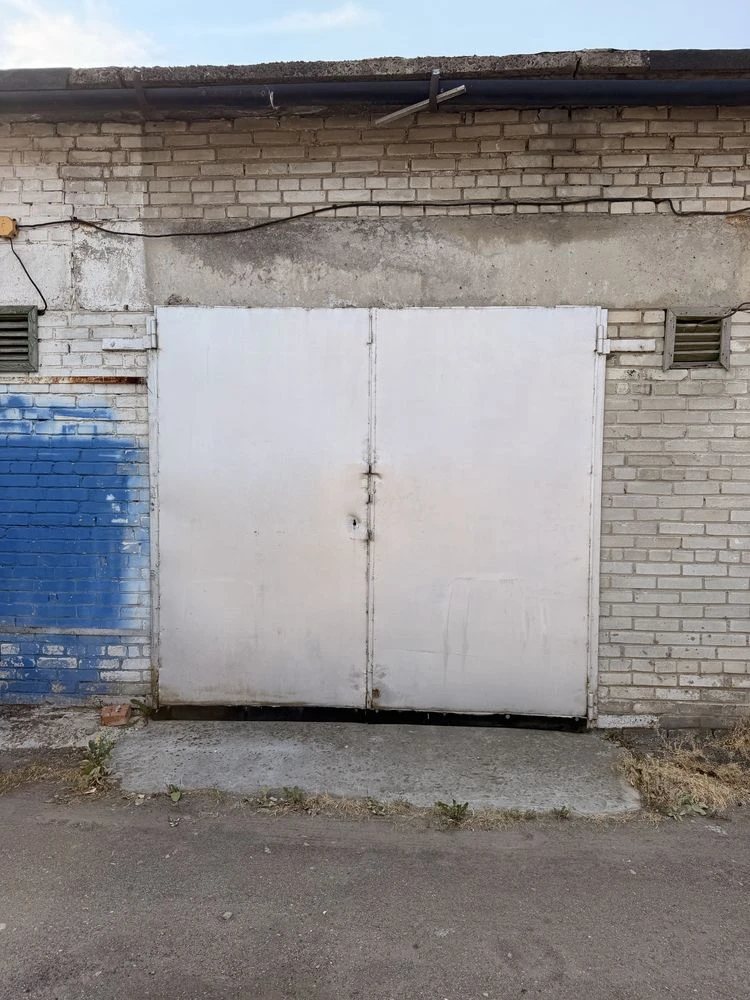 Продаётся гараж под автобус