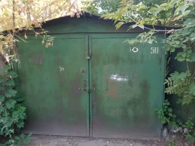 Металлический гараж.