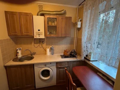 For sale 1-room apartment on Kvitky Osnovyanenka Street (next to Bo