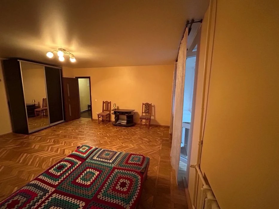 For sale 1-room apartment on Kvitky Osnovyanenka Street (next to Bo
