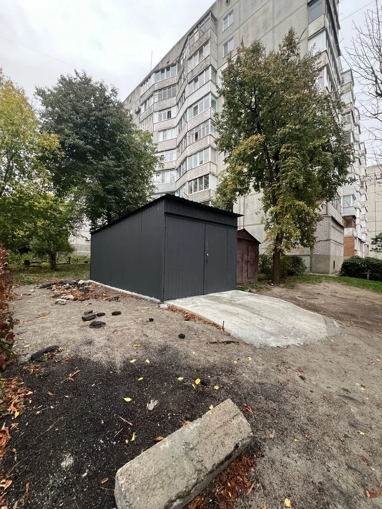 For sale new metal garage center