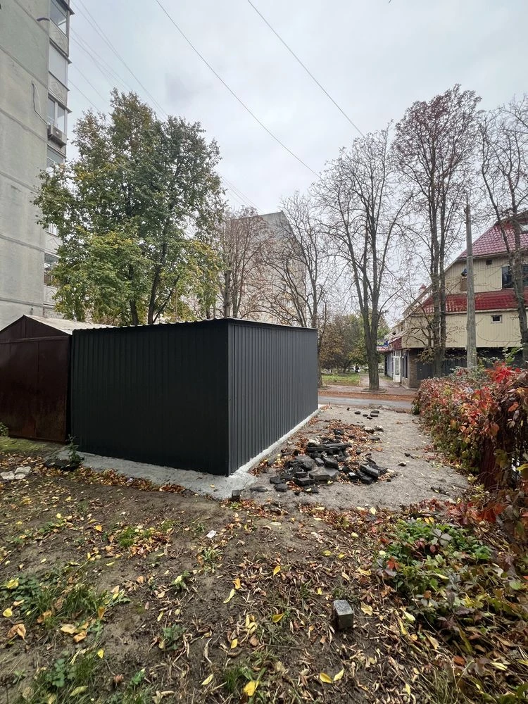 For sale new metal garage center