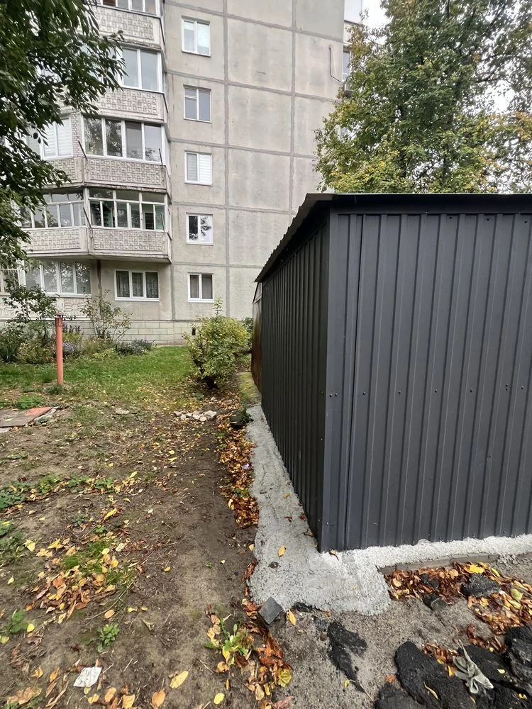 For sale new metal garage center