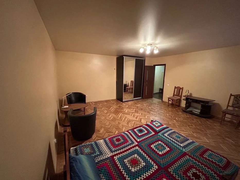 For sale 1-room apartment on Kvitky Osnovyanenka Street (next to Bo
