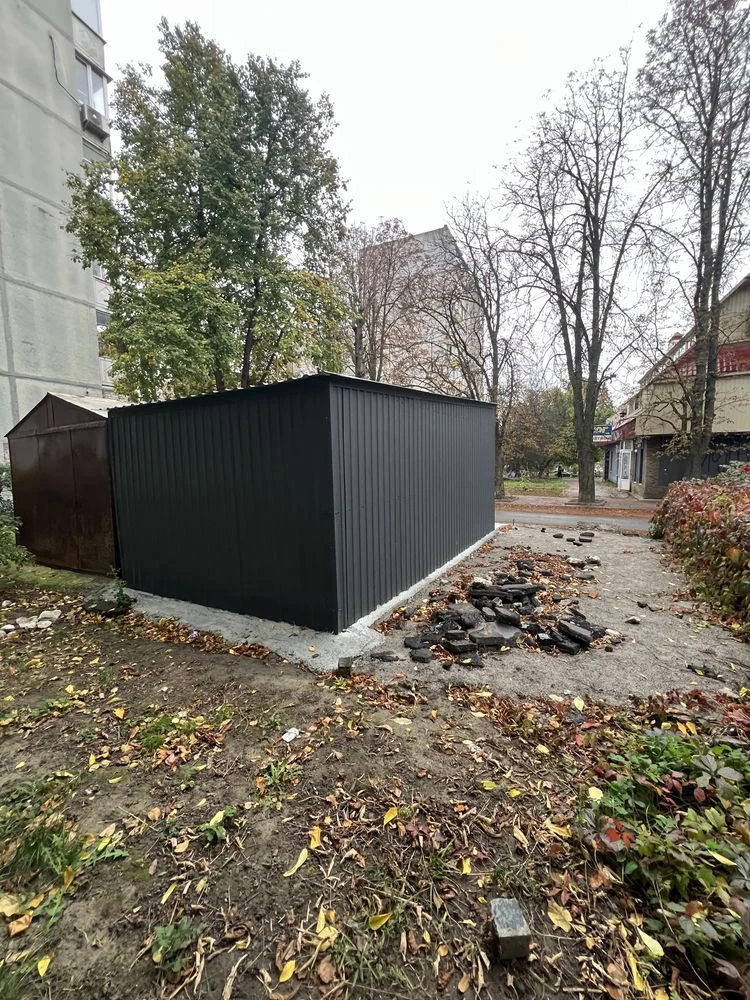 For sale new metal garage center