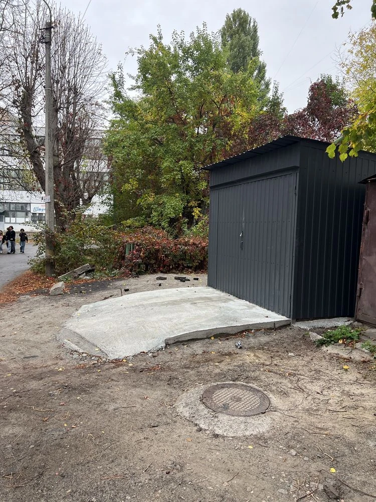 For sale new metal garage center