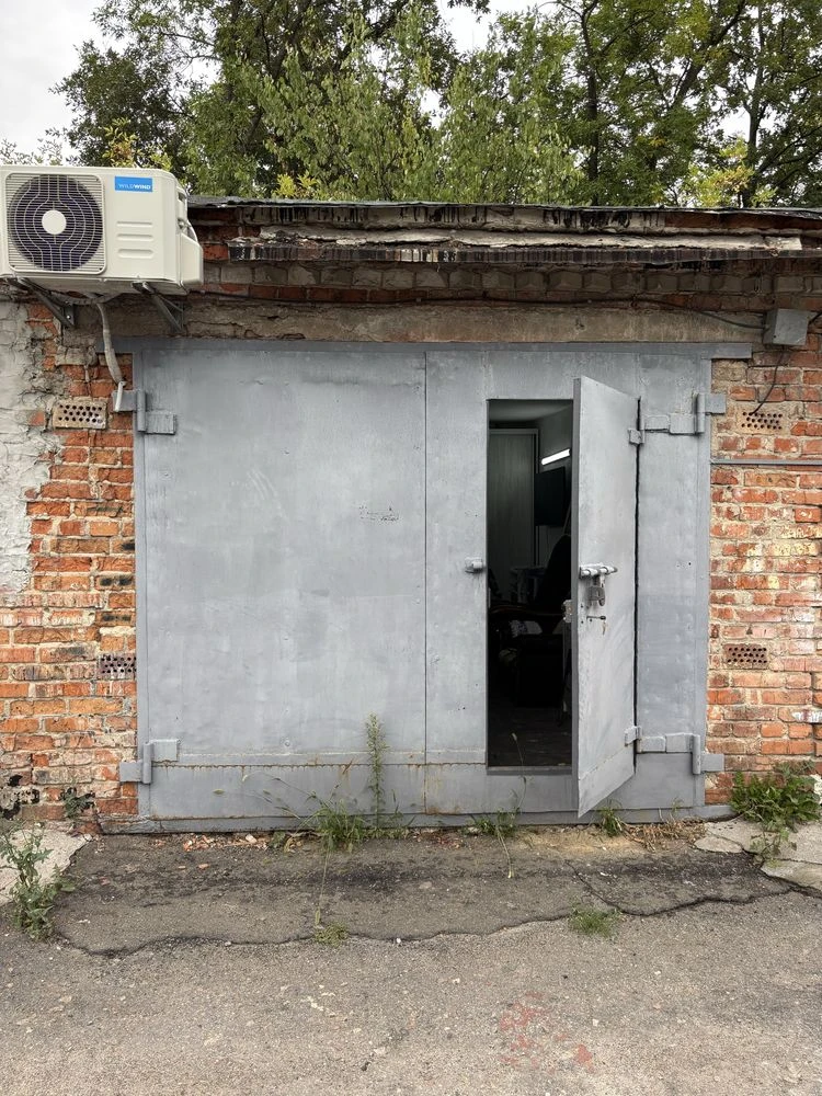 Продається гараж в кооперативі «Шляховик» на Глиняній