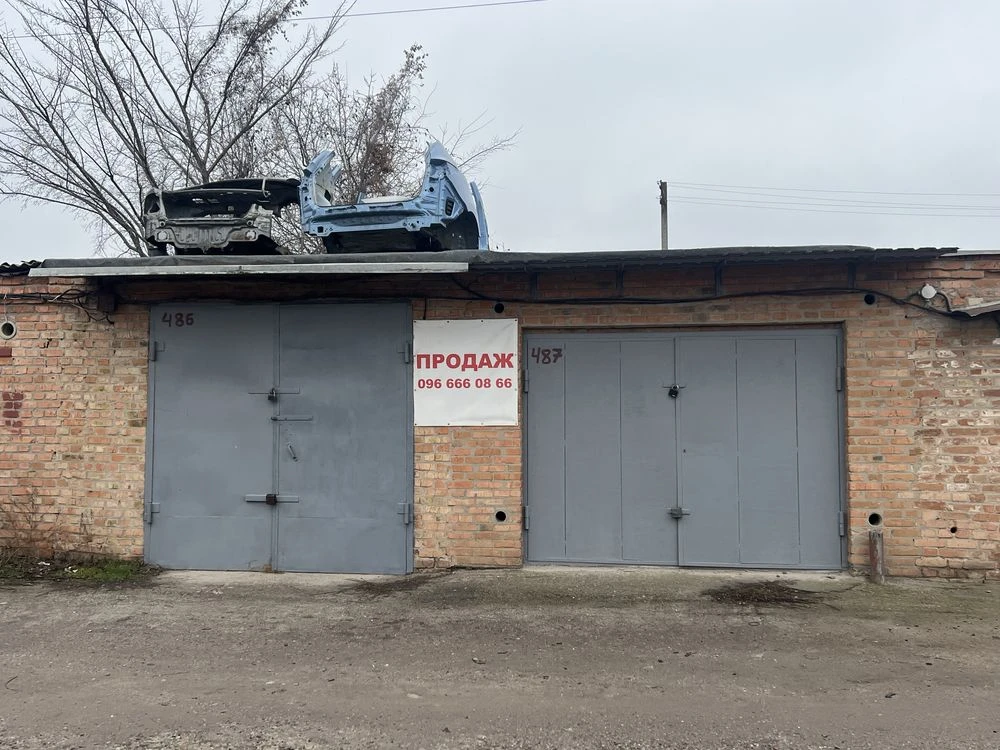 Два целісні гаражі "Пионерська зірка"