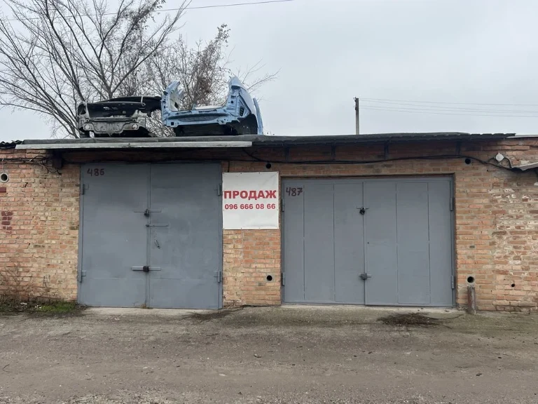 Два целісні гаражі "Пионерська зірка"