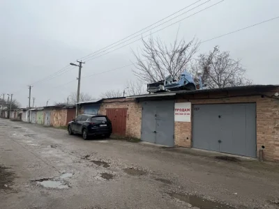 Два целісні гаражі "Пионерська зірка"