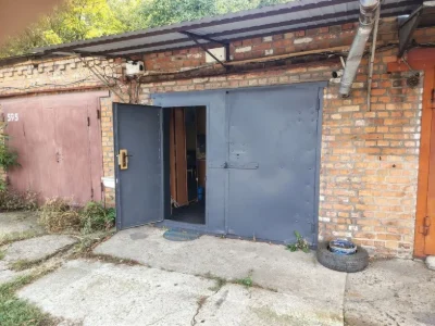Sale of garage with recreation area