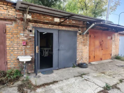Sale of garage with recreation area
