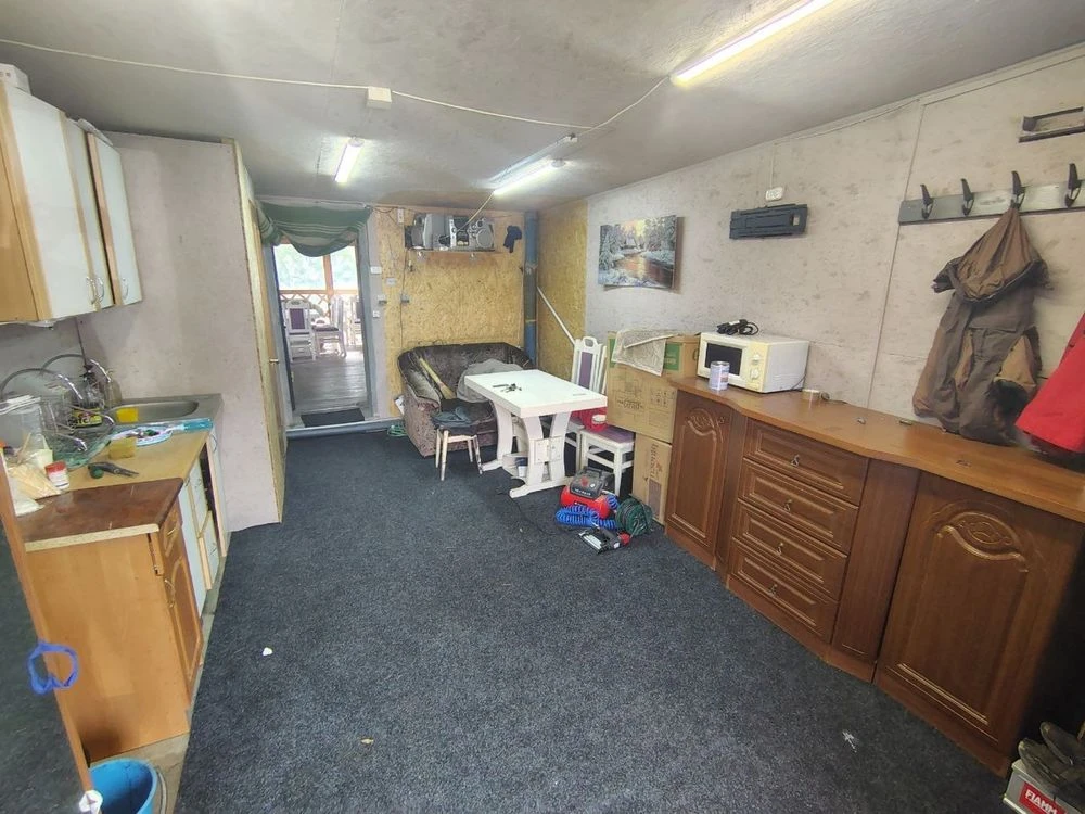 Sale of garage with recreation area