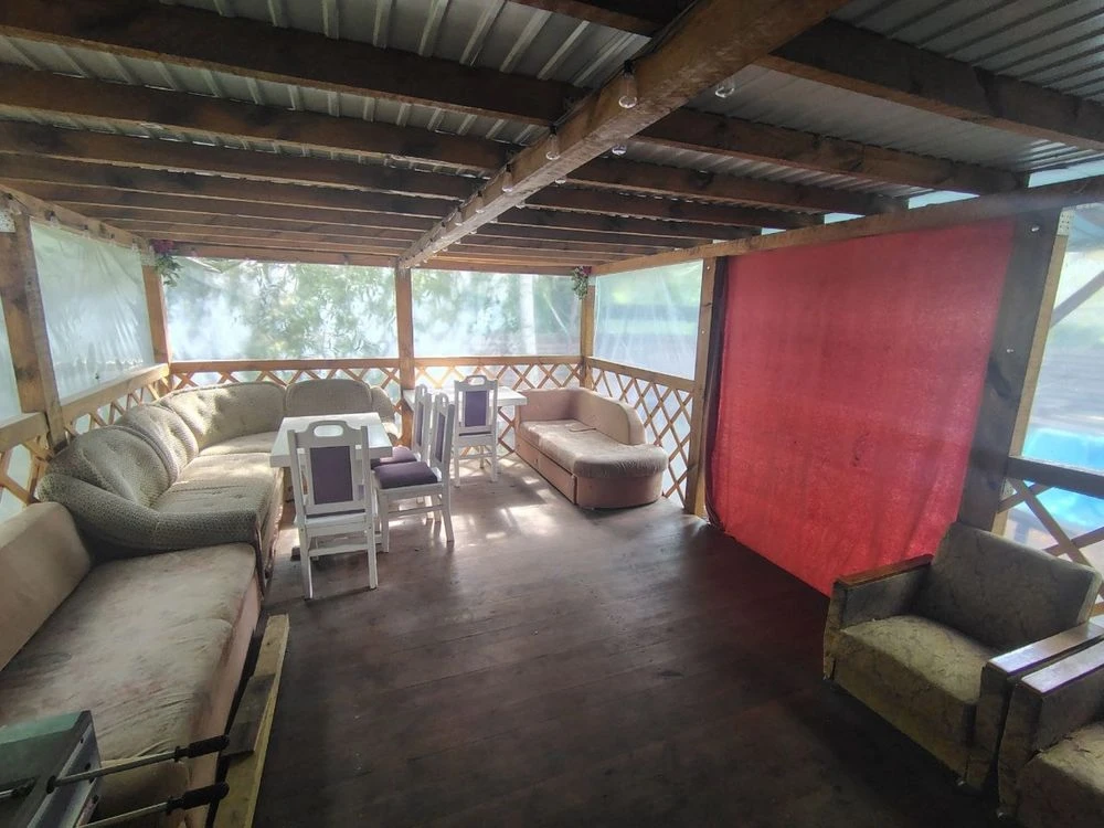Sale of garage with recreation area