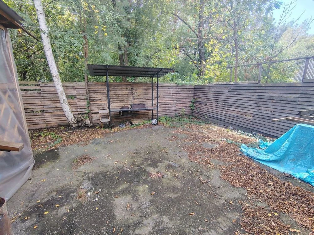 Sale of garage with recreation area