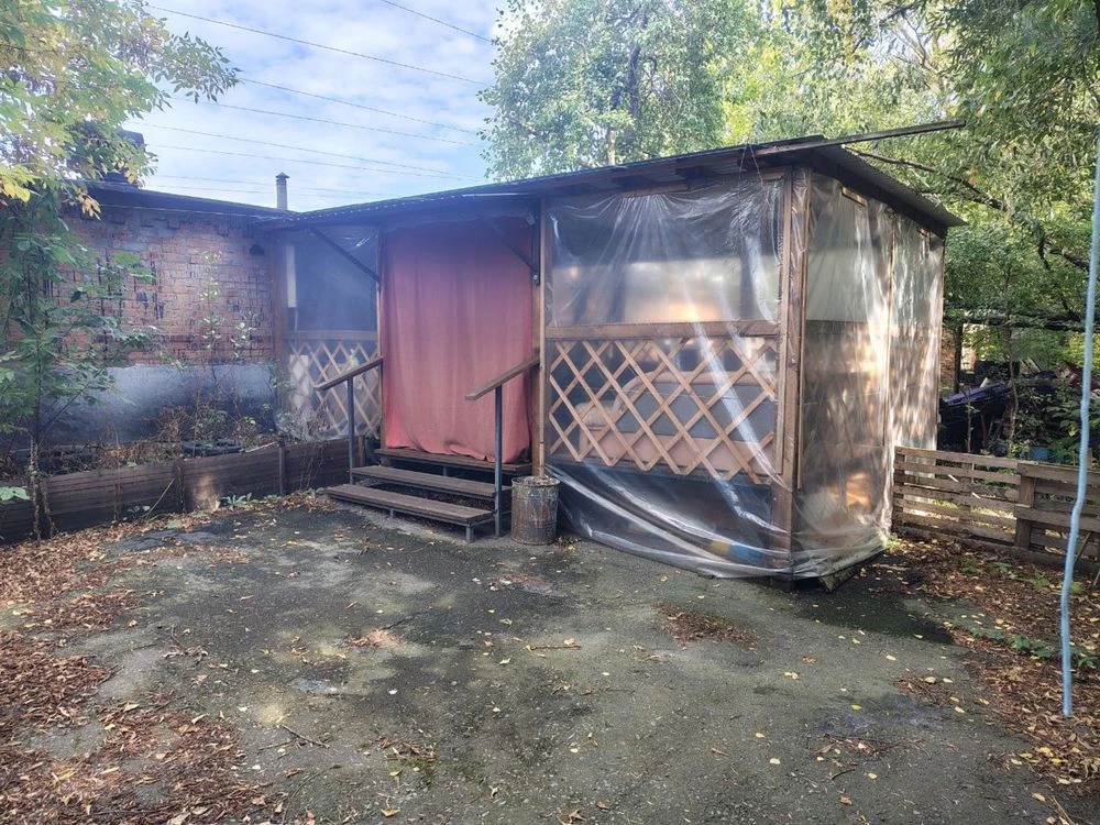 Sale of garage with recreation area