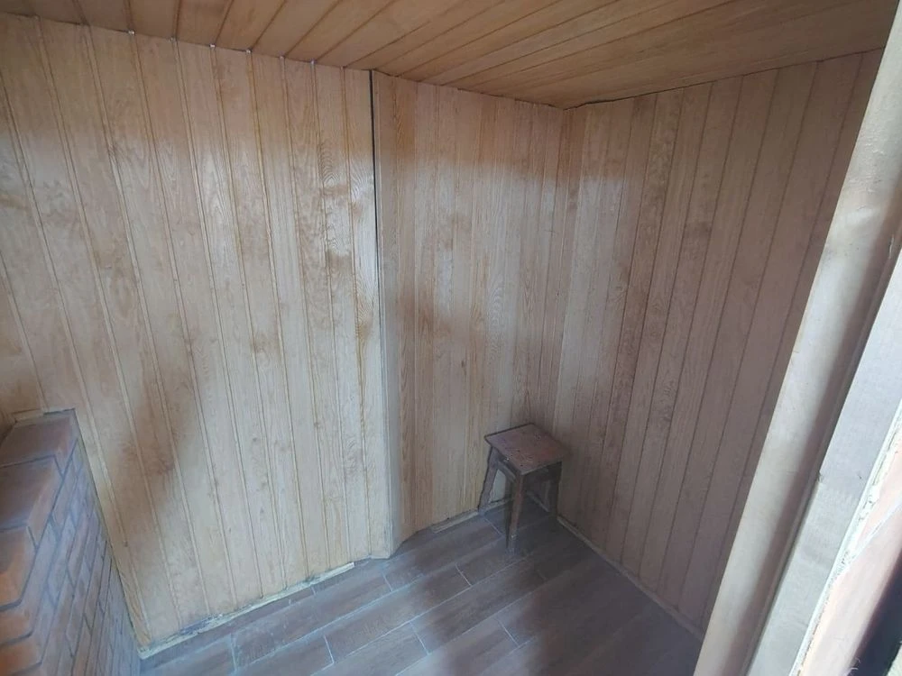 Sale of garage with recreation area