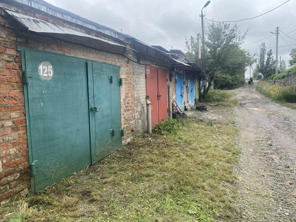 Продаю капітальний гараж з підвалом( 6х4)