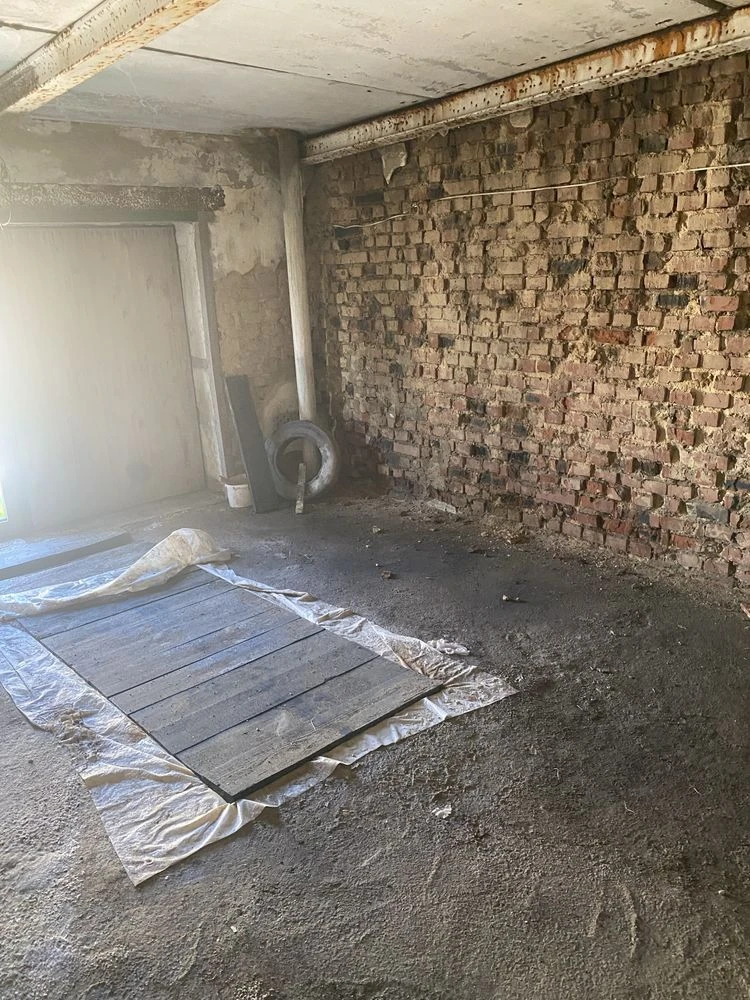 Продаю капітальний гараж з підвалом( 6х4)