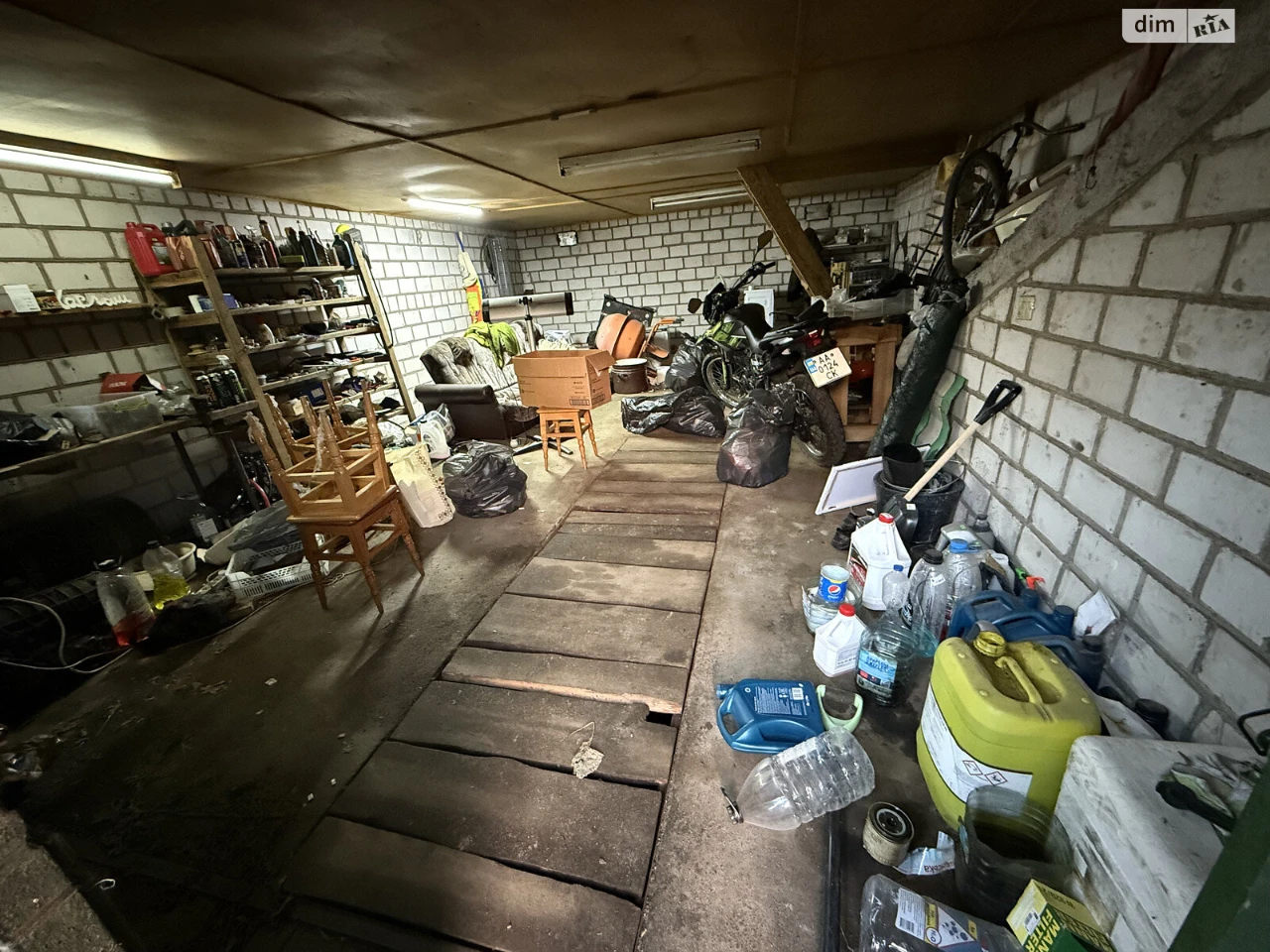 For Sale: Separate Garage in Bohuslav