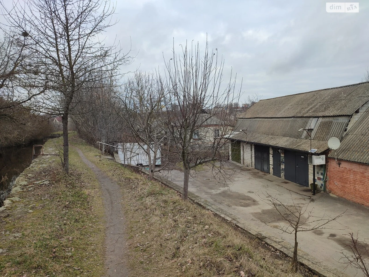 For Sale: Separate Garage in Bohuslav