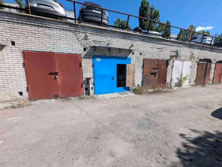 Brick Garage for Sale on Heroi Krut Street