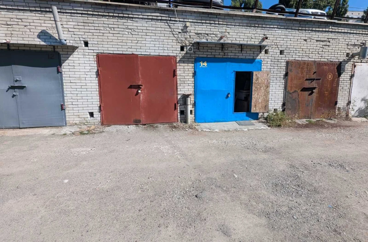 Brick Garage for Sale on Heroi Krut Street