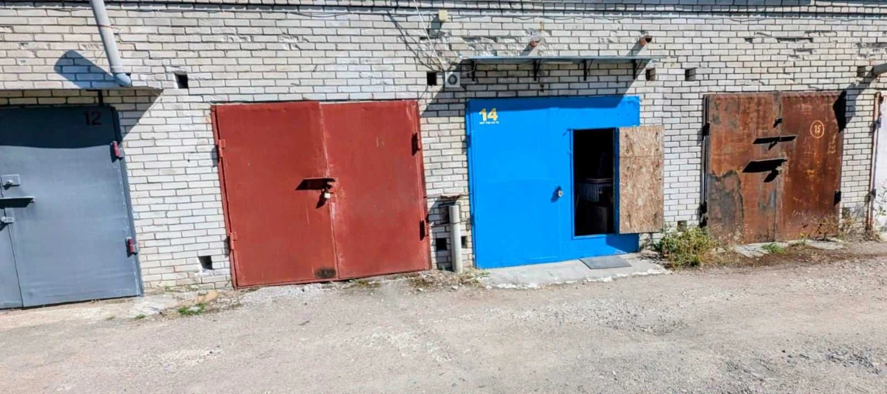 Brick Garage for Sale on Heroi Krut Street
