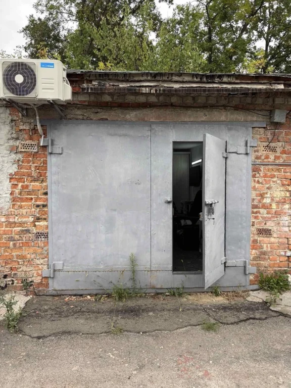 For Sale: Garage-Studio 21 sq m in GC "Shlyavok"